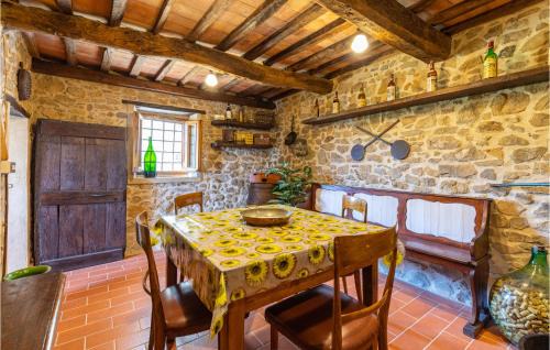 Macchino Maison | Lovely Home In Marliana With Wifi