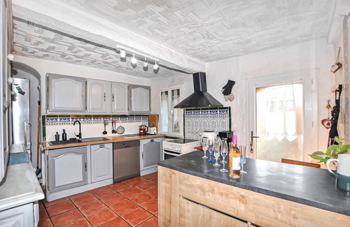 Oms Maison | Lovely home in Oms with WiFi