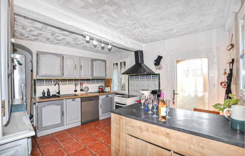 Oms Maison | Lovely Home In Oms With Wifi