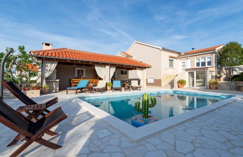 Pridraga Maison | Belle maison à Pridraga avec jacuzzi