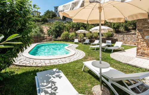 Rutino Maison | Lovely Home In Rutino With Kitchen
