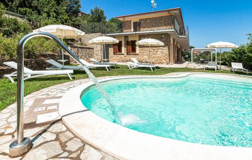 Rutino Maison | Lovely Home In Rutino With Kitchen