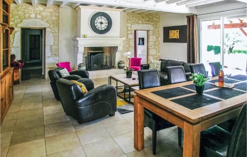 Saint-Aubin-de-Cadelech Maison | Lovely Home In St Aubin De Cadelech