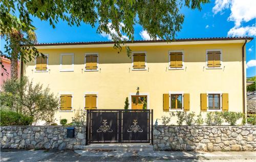 Susnjevica Maison | Lovely Home In Susnjevica With Kitchen