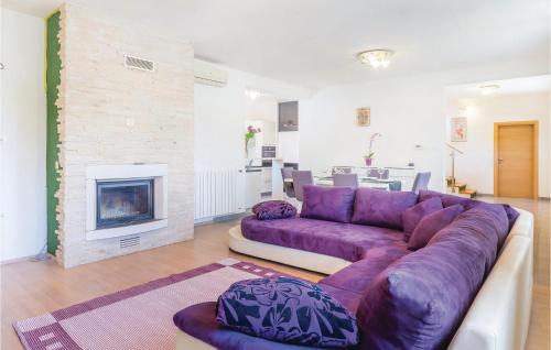 Susnjevica Maison | Lovely Home In Susnjevica With Kitchen