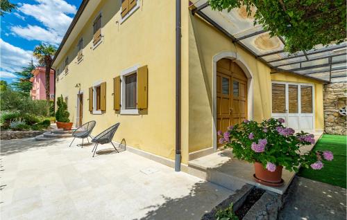 Susnjevica Maison | Lovely Home In Susnjevica With Kitchen