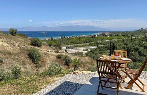 Evrostina Maison | Lovely home in Xylokastro with WiFi