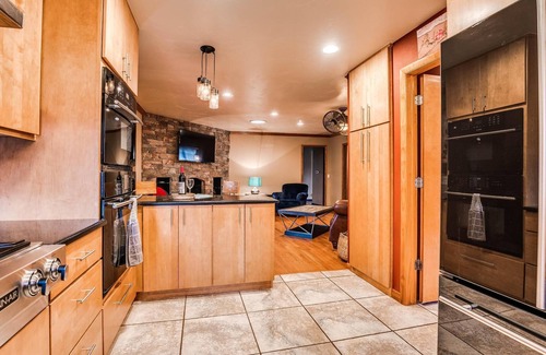 Wilemans Belle Isle Maison | Lovely home with back yard & deck near Penn Square Mall