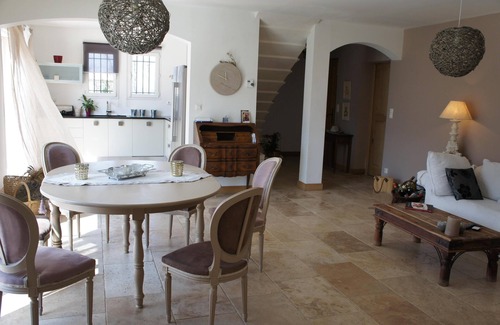 Maubec Maison | Jolie maison au porte du Luberon avec piscine privée
