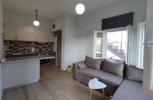 Ano Lechonia Appartement | Lovely House by the Sea with Garden and BBQ (A)