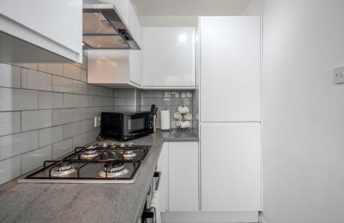 Redbridge Maison | Lovely House in Dagenham/Barking with free parking, WiFi & Garden