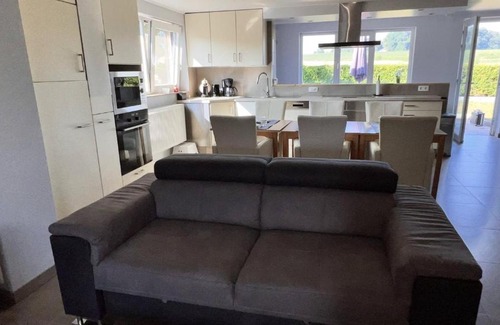 Heers Appartement | Lovely house in Heers with 2 bedrooms