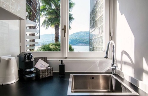 Collina d'Oro Appartement | Joli duplex au bord du lac avec quai privé (BELLARIVA LAKE VIEW)