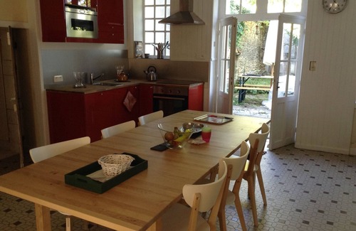 Burie Maison | Magnifique Large Charentaise Maison Proche des commerces pour les familles ou Couple