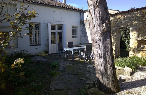 Burie Maison | Magnifique Large Charentaise Maison Proche des commerces pour les familles ou Couple