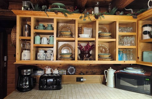 Bradford Cabine | Lovely Log Cabin Retreat: Cozy Fireplace, Beautiful Gardens & Nature