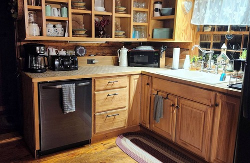 Bradford Cabine | Lovely Log Cabin Retreat: Cozy Fireplace, Beautiful Gardens & Nature