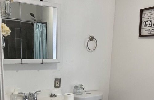 Fitchburg Appartement | Lovely Long Term Private Three Bedroom Apartment;
