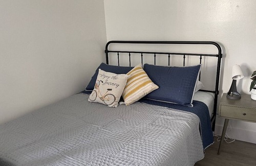 Fitchburg Appartement | Lovely Long Term Private Three Bedroom Apartment;