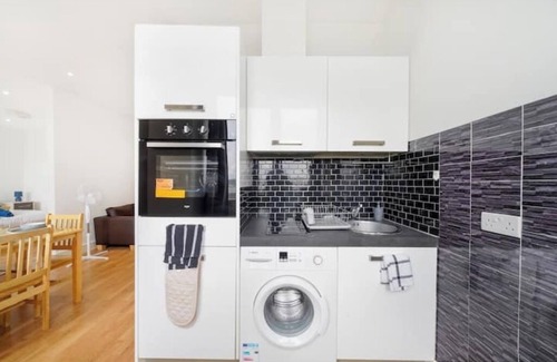 Watton at Stone Appartement | Lovely New 1 Bed Inc Parking