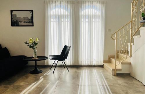 Nachlaot Appartement | Lovely New Private Duplex in Prime City Center location