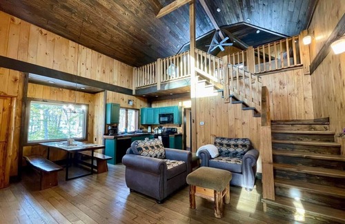 Speculator Cabine | Lovely Newly built 2-bedroom cabin with WiFi in Speculator. Close to the town.