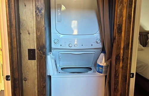 Speculator Cabine | Lovely Newly built 2-bedroom cabin with WiFi in Speculator. Close to the town.