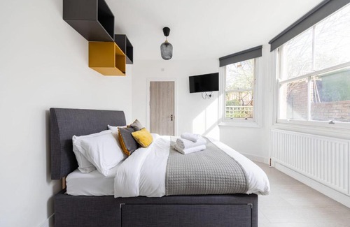St. George's Appartement | Lovely Private Room and Shower At Anson Hotel