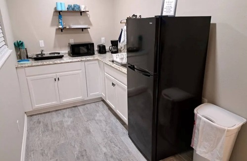 Lewisville Appartement | Lovely & Private Studio Apt @NorthDFW by I-35 Fwy. Free W&D Stays 30+ days only