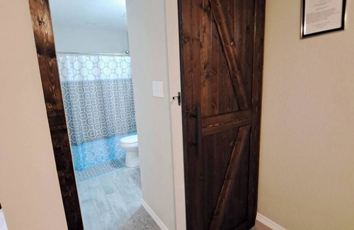 Lewisville Appartement | Lovely & Private Studio Apt @NorthDFW by I-35 Fwy. Free W&D Stays 30+ days only