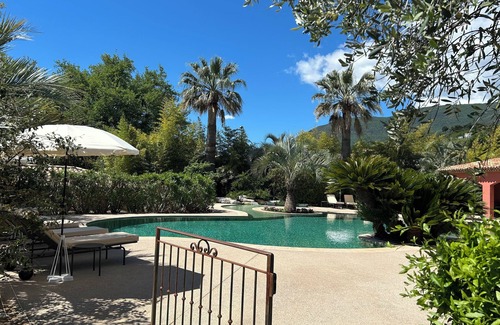 Carros Villa | Charmante villa grand confort avec jardin paysagé privé, piscine et spa