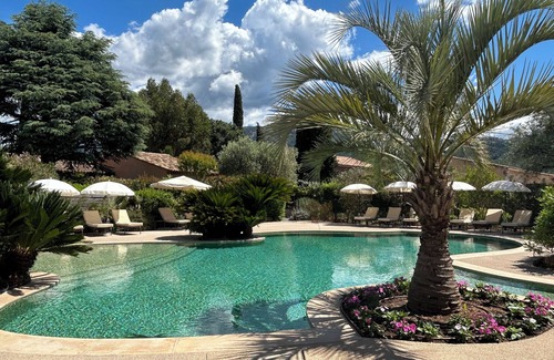 Carros Villa | Charmante villa grand confort avec jardin paysagé privé, piscine et spa