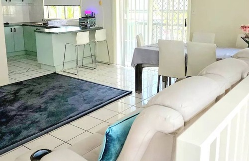 Manoora Villa | Lovely Quiet and Private Standalone Villa