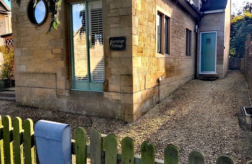 Chedworth Cottage | Lovely quirky cotswold cottage (Old Telephone Exchange)