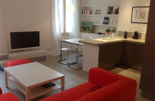 Cassis Appartement | Ravissant t3 refait à neuf de 66m2, plein centre avec une terrasse 22m2 sud