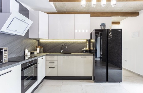 Zminj Maison | Lovely restored house with heated pool