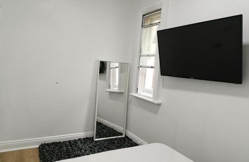 Sydenham Maison | Lovely Room 1Min Walk to Station with 55Inch TV