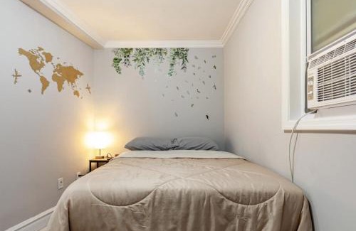 Ukrainian Village Maison | Lovely Room at 3 bedroom Apt at the heart of East Village