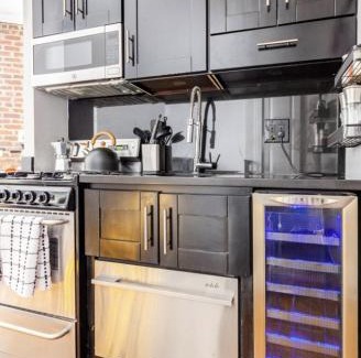 Ukrainian Village Maison | Lovely Room at 3 bedroom Apt at the heart of East Village