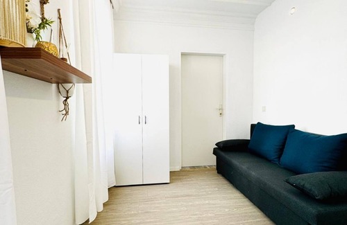 Grinzing Appartement | Lovely Room in Shared Apt 10 Min Walk to FAC Platz