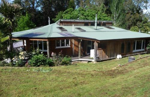 Motueka Valley Maison | Lovely rural 3 bedroom home near the Kahurangi NP