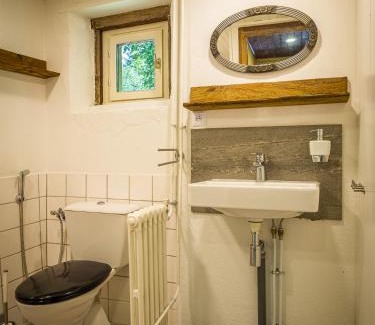 Parsac-Rimondeix Appartement | Lovely rural and quiet farmhouse with natural swimming lake