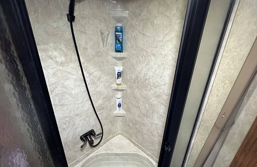 Cleburne Maison | Lovely RV with AC in charming Cleburne