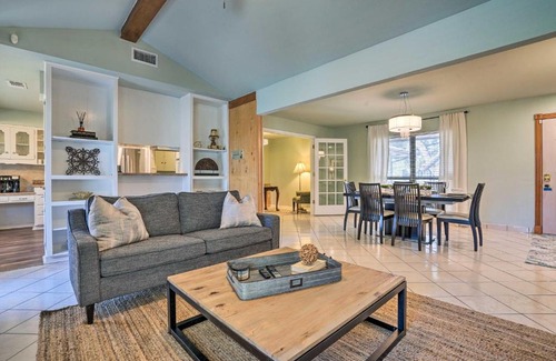 Vance Jackson Maison | Lovely San Antonio Home about 13 Mi to Downtown!