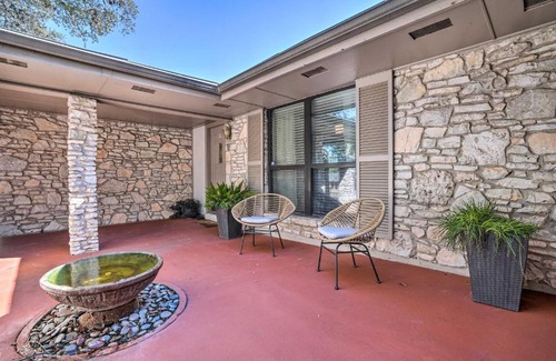 Vance Jackson Maison | Lovely San Antonio Home about 13 Mi to Downtown!