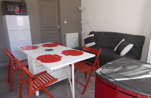 Guilvinec Appartement | Lovely self-contained studio with terrace and private garden 10 minutes from the fishing port