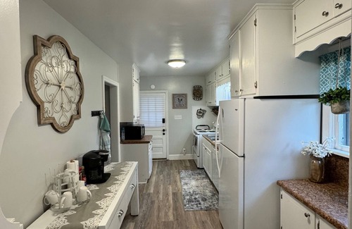 Roanoke Maison | Lovely& Spacious 4-bedroom house in charming Roanoke with WiFi, AC, King Bed