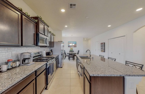 Rio Rancho Maison | Lovely spacious home, king size bed, fast speed Wi-Fi, large TVs in all rooms
