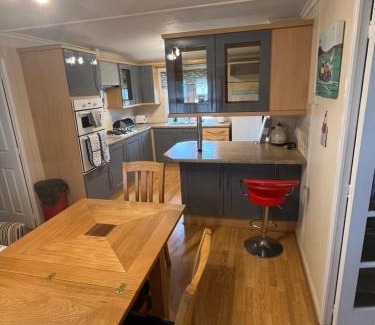 Aldborough Maison | Lovely spacious lodge on Trimingham house caravan park, near Cromer and Mundesley