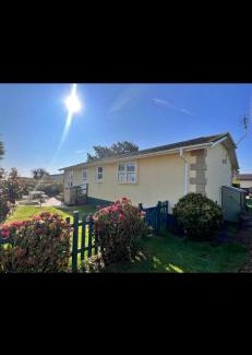 Aldborough Maison | Lovely spacious lodge on Trimingham house caravan park, near Cromer and Mundesley